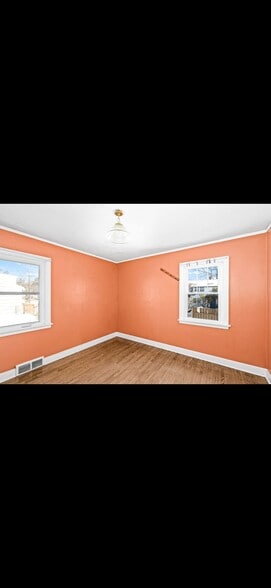 Building Photo - 445 E Oxford St