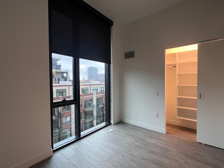 Building Photo - 841 W Monroe St
