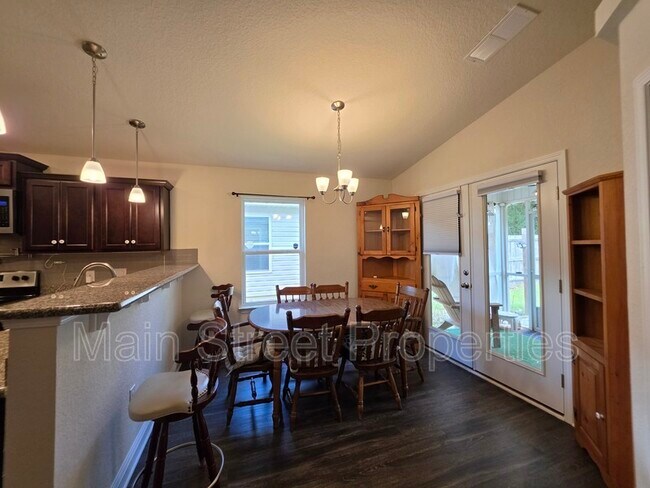 Building Photo - 5165 Peach Dr