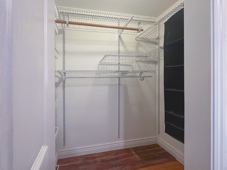 Building Photo - 10320 Farallone Dr