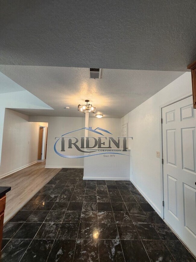 Building Photo - 3 bedroom, 2 bath house