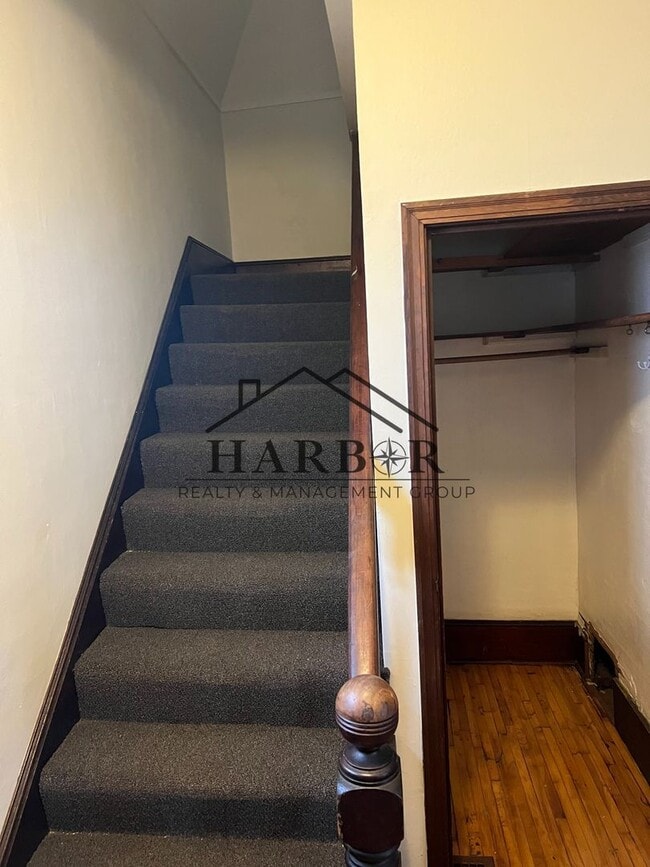 Building Photo - Family-Friendly 3 Bedroom Home with Large ...