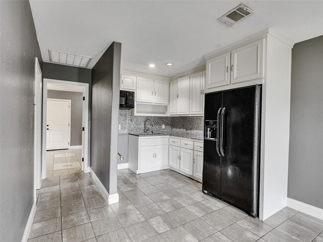 Building Photo - 1107 E 40th 1/2 St