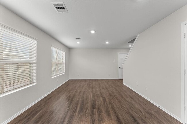 Building Photo - 14515 Broadbury Pond Rd