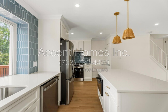 Building Photo - 2310 Riverview Terrace