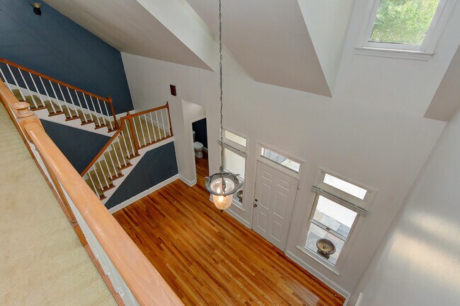 Building Photo - 801 Brightwood Ln