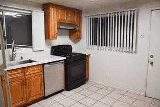 Building Photo - Cypress (125-127) South