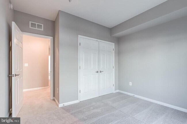 Building Photo - 44848 Tiverton Sq