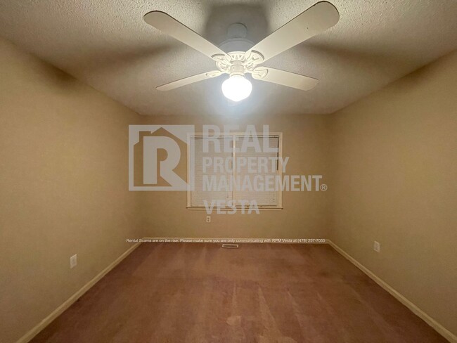 Building Photo - Spacious and Secluded in Central Macon