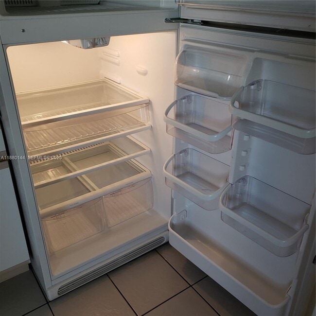 Building Photo - 8330 SE Sweet Bay Ave