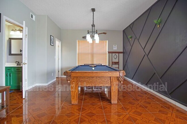 Building Photo - 403 Corvina Dr
