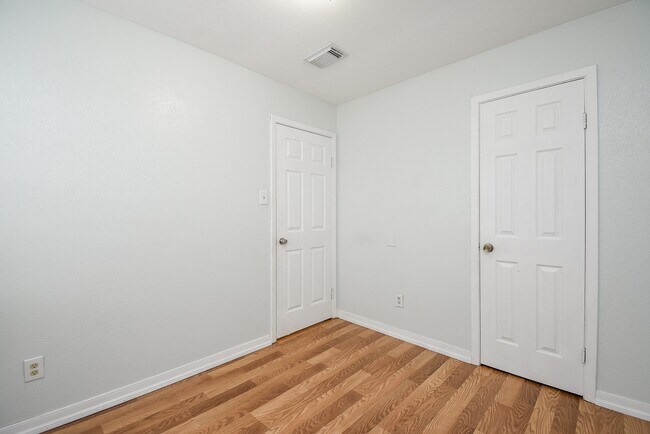 Building Photo - 5154 Markwood Ln