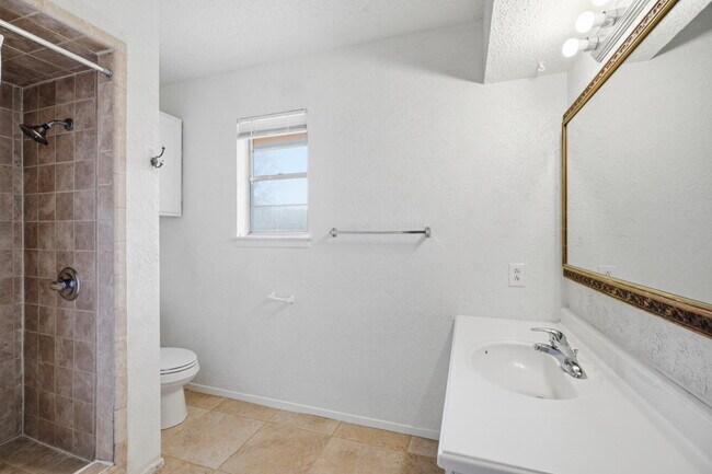 Building Photo - 7909 Albany Ave