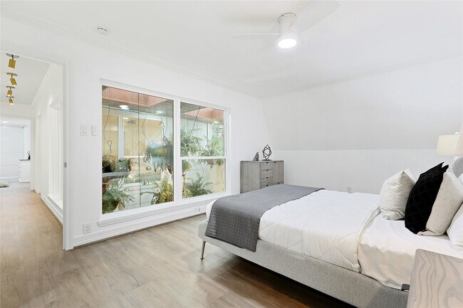 Building Photo - 526 Colquitt St