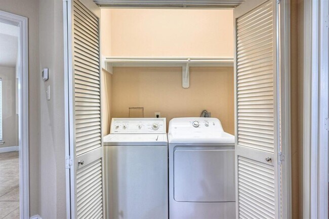 Building Photo - 4523 Long Creek Dr