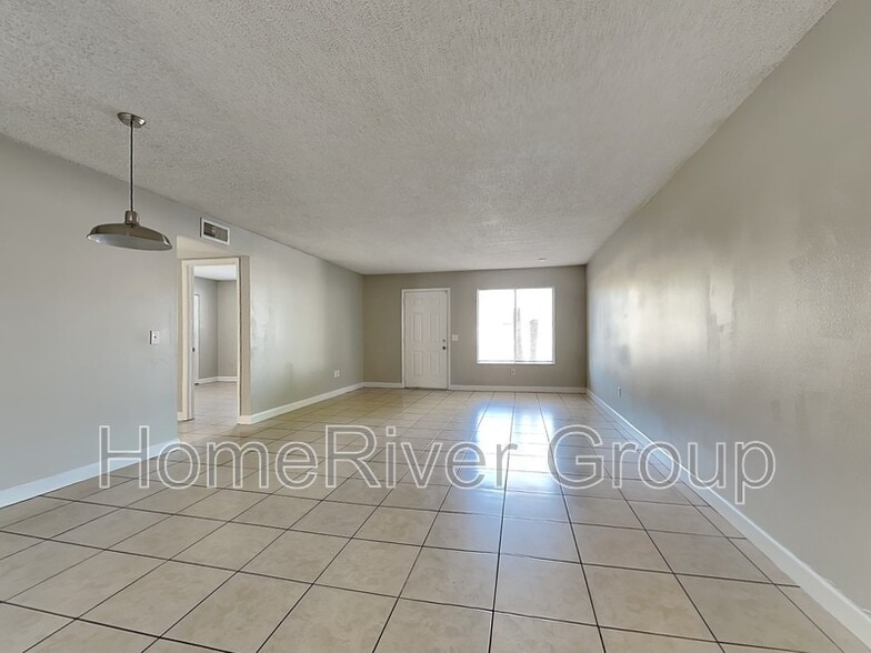 Building Photo - 681 W Rosewood Ln