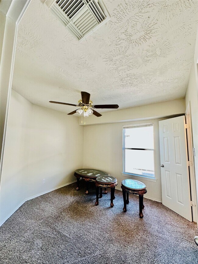 Building Photo - 16011 Sandy Path Ln