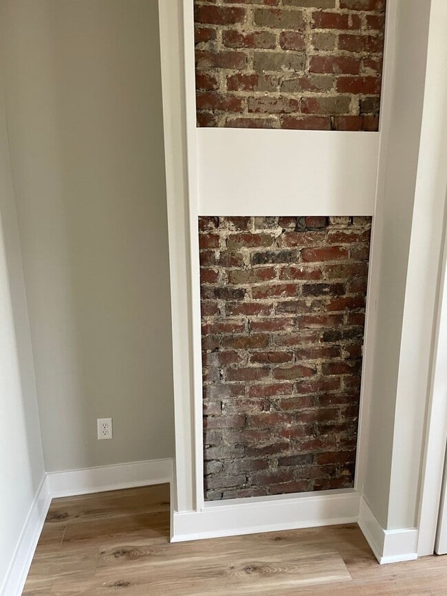 Building Photo - Shelby Park Amazing Newly Renovated 2 Bedroom House