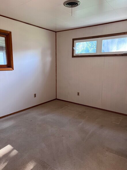 Building Photo - 6 Butternut Cir