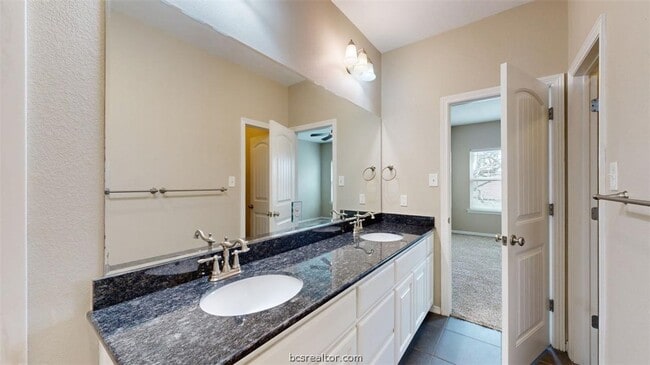 Building Photo - 2706 Horse Haven Ln