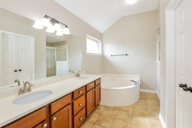 Building Photo - 9018 Billy Pat Dr