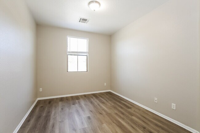 Building Photo - 4344 Desert Home Ave