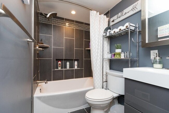 Building Photo - 2658 Edgemont St