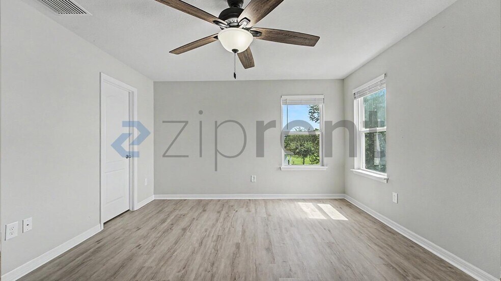 Building Photo - Unit