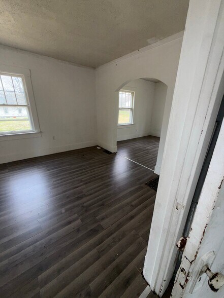 Building Photo - 830 E Rogers Ave