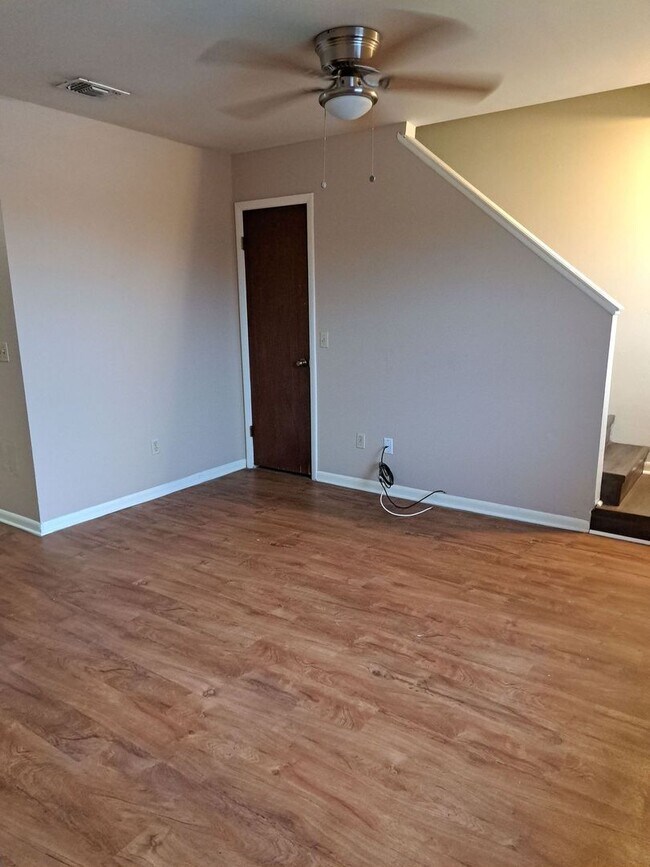 Building Photo - 1514 Kraft Ave