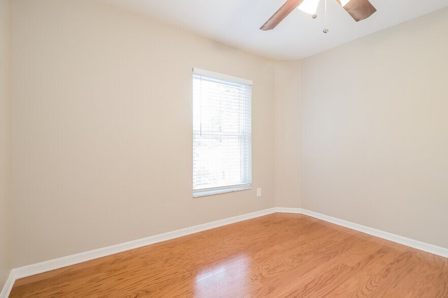 Building Photo - 1230 Glenmore Dr