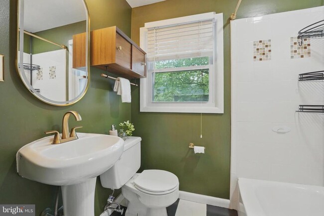 Building Photo - 7910 Bayberry Dr