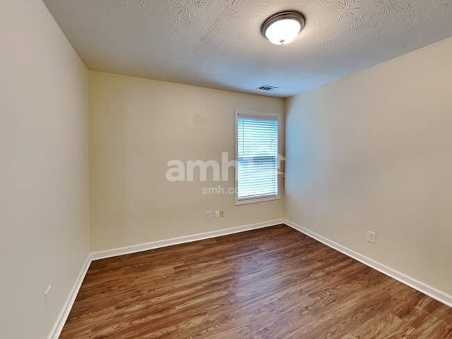 Building Photo - 913 Tamarisk Pl