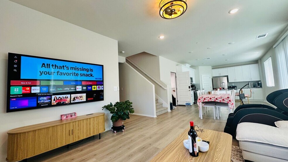 Building Photo - 1121 Tropic Ct