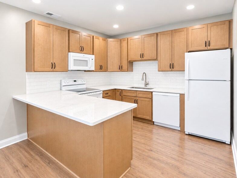 Kitchen - 1814 Indianapolis Rd