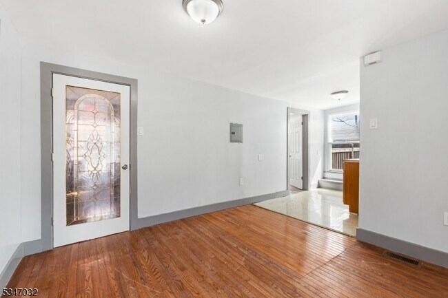 Building Photo - 154 N 14th St