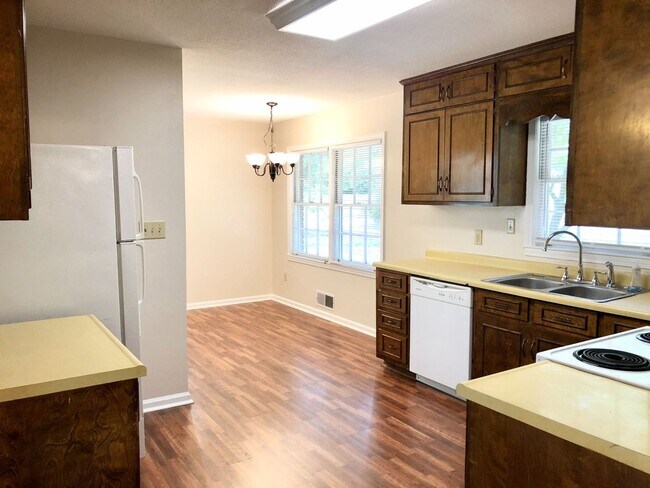 Building Photo - Three Bedroom Oconee County Available Summer