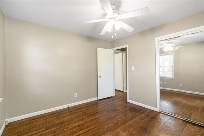 Building Photo - 1517 Gaylor Cir SE