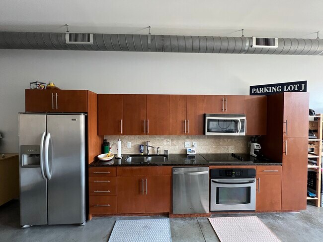 Building Photo - 2124 E 6th St