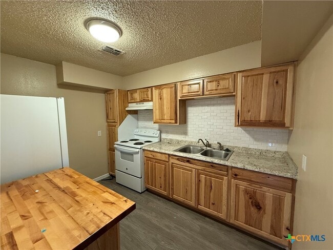 Building Photo - 200 Olsens Acres