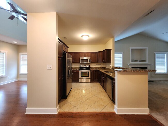 Building Photo - 3 Bedroom home with an upstair bonus room ...