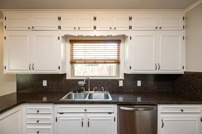 Building Photo - 3605 Park Ridge Blvd
