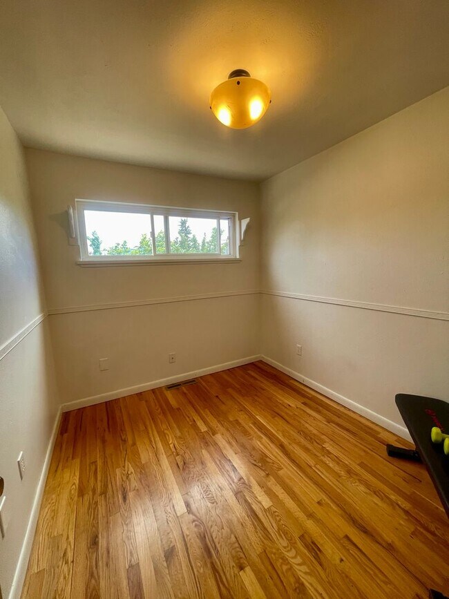 Building Photo - Furnished 3 bedroom/2bath close to Garden of the Gods