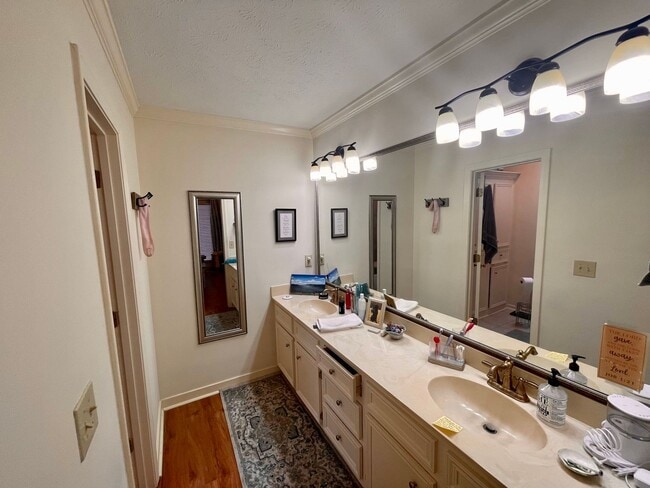 Building Photo - Charming 3/2 Home in Madison School Distri...