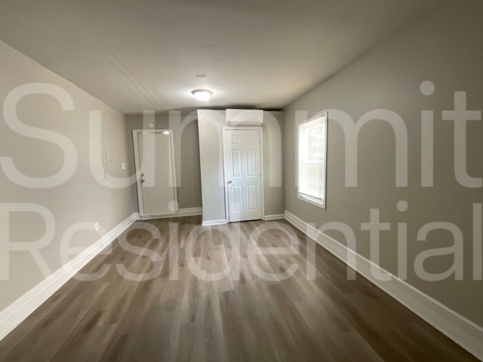 Building Photo - 7189 Ravenwood Ln