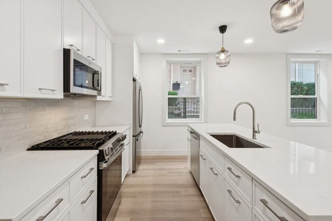 Building Photo - 2323 N Lister Ave