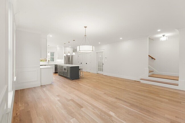 Building Photo - 45 Maplewood St