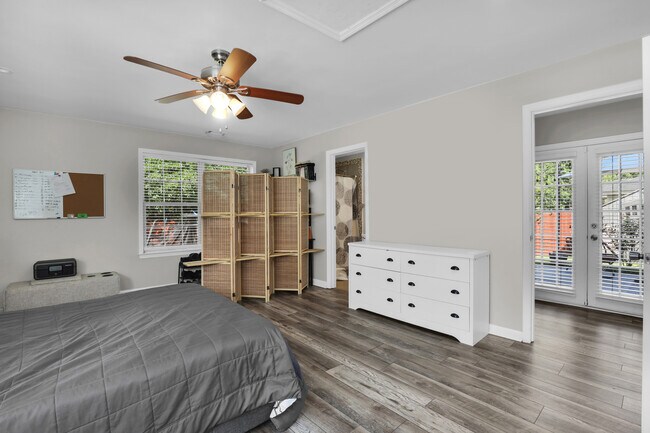 Building Photo - 136 Meadowside Ln