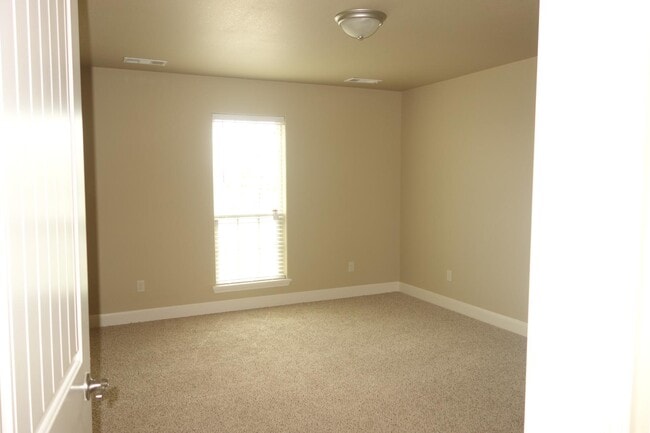 Building Photo - 7306 City View Dr