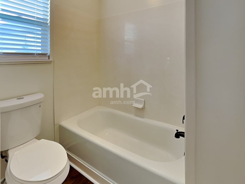 Building Photo - 4802 Addison Ave